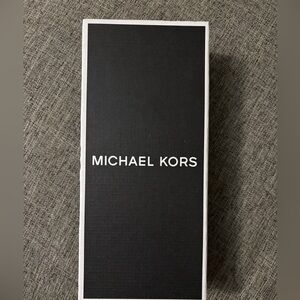 Michael Kors Apple AirPod case / lanyard
